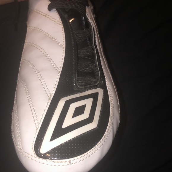 Soccer cleats - Picture 3 of 5